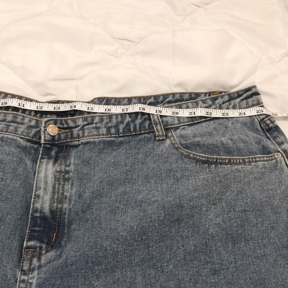 Pretty little thing Beautiful Capris! - Picture 6 of 7